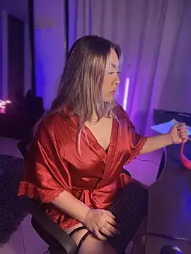 Im sophiie online show from November 13, 2025, 6:06 am