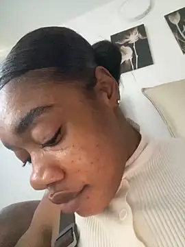  yisela  online show from March 22, 2026, 9:49 pm