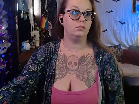 Snapshot of edgexchaos chatting on October 28, 2025, 1:10 pm edgexchaos online show from October 28, 2025, 1:10 pm