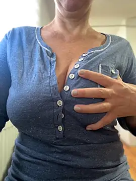 sweetmystery1 online show from September 28, 2025, 9:38 am