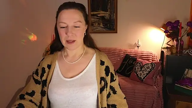 vanessawis  online show from April 18, 2026, 12:24 am