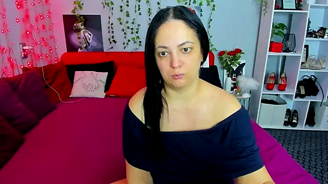 Snapshot of DarlingMilf chatting on October 6, 2025, 6:08 pm DarlingMilf online show from October 6, 2025, 6:08 pm