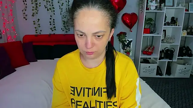 DarlingMilf online show from April 11, 2026, 5:04 am