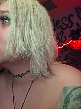 Laura takint online show from October 19, 2025, 4:37 am