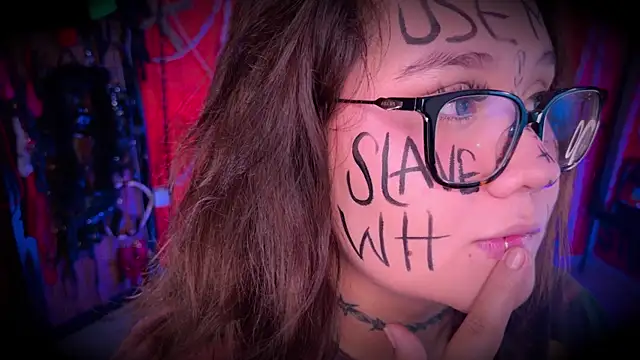 Snapshot of Laura_takint chatting on June 9, 2026, 4:19 pm Laura takint online show from June 9, 2026, 4:19 pm