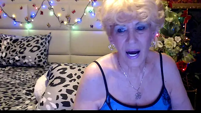 HappyWomanOn online show from November 18, 2025, 8:39 am
