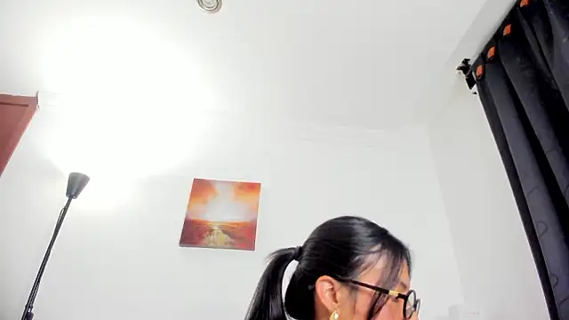 nia  white online show from March 17, 2026, 3:42 am