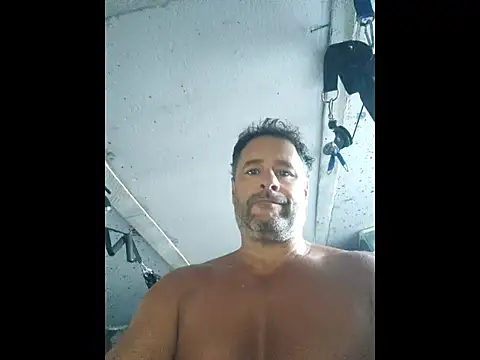 Snapshot of rob2810 chatting on July 11, 2026, 6:19 pm rob2810 online show from July 11, 2026, 6:19 pm