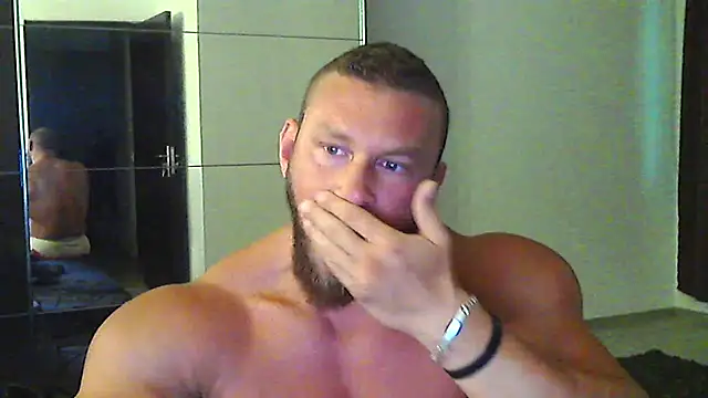 muscularkevin online show from June 25, 2026, 3:26 am