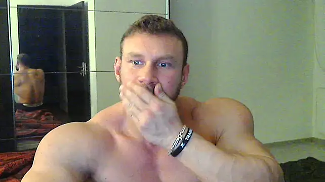 muscularkevin online show from December 26, 2024, 2:27 pm