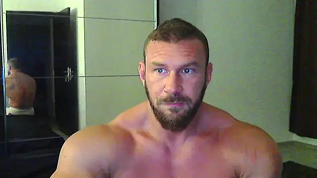 muscularkevin online show from May 31, 2026, 3:34 am