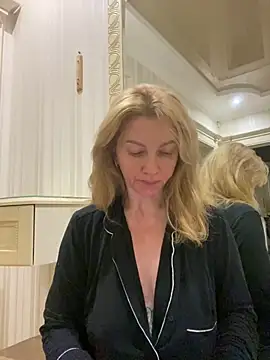 Snapshot of Amazoniiaa chatting on March 19, 2025, 9:37 pm Amazoniiaa online show from March 19, 2025, 9:37 pm