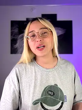 Irisweet  online show from September 27, 2025, 10:49 pm