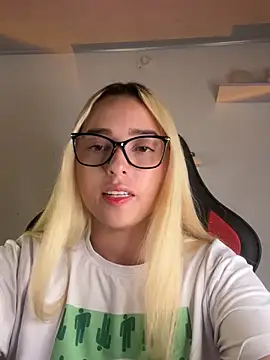 Irisweet  online show from March 17, 2025, 11:35 pm