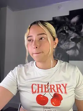 Irisweet  online show from September 20, 2025, 9:53 pm