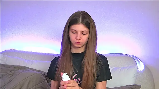 AudreyBarlow online show from March 18, 2025, 6:28 am