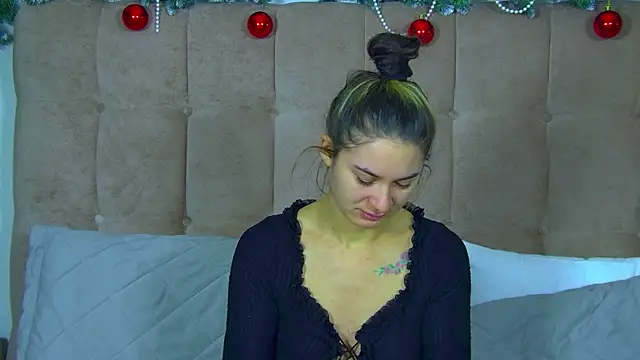 RachelSimpson online show from December 17, 2025, 6:46 pm