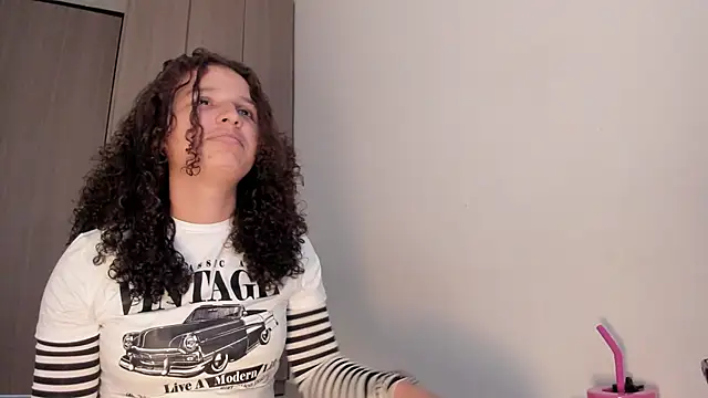 Cositarica  online show from October 4, 2025, 2:40 pm