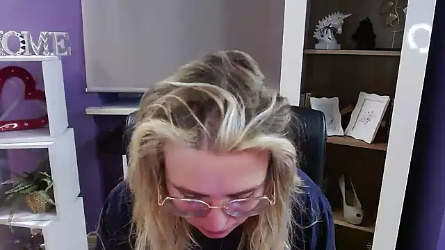 Zoey Erotic online show from February 19, 2026, 5:48 am