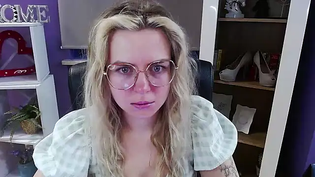 Zoey Erotic online show from February 27, 2026, 5:40 am