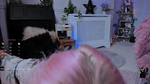 AliceW0lf online show from March 21, 2025, 11:44 am