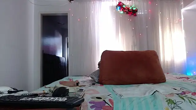 linapalacios online show from December 15, 2025, 8:03 pm