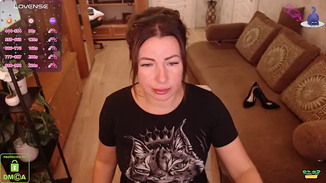 Snapshot of LauraClarck chatting on September 19, 2025, 6:17 am LauraClarck online show from September 19, 2025, 6:17 am