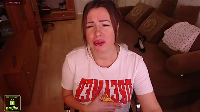 Snapshot of LauraClarck chatting on February 16, 2025, 7:48 am LauraClarck online show from February 16, 2025, 7:48 am