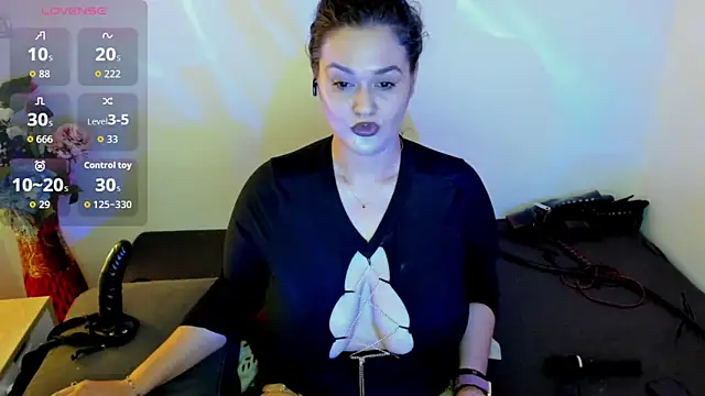 Snapshot of Laura_sinner chatting on June 18, 2026, 4:23 pm Laura sinner online show from June 18, 2026, 4:23 pm