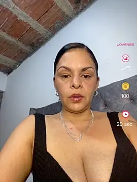 Snapshot of Kataliina chatting on April 23, 2026, 4:08 am Kataliina online show from April 23, 2026, 4:08 am