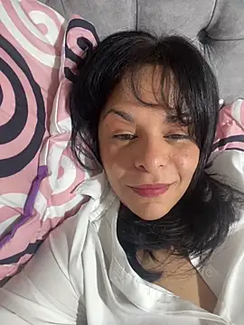 Snapshot of Kataliina chatting on April 19, 2026, 6:32 pm Kataliina online show from April 19, 2026, 6:32 pm