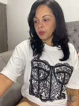 Snapshot of Kataliina chatting on May 17, 2026, 9:37 pm Kataliina online show from May 17, 2026, 9:37 pm