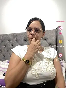 Snapshot of Kataliina chatting on April 24, 2026, 6:04 am Kataliina online show from April 24, 2026, 6:04 am