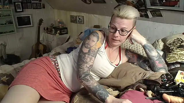 Snapshot of MaryG chatting on February 20, 2025, 4:25 pm MaryG online show from February 20, 2025, 4:25 pm