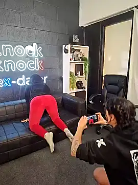 Snapshot of Elnonoykeila77 chatting on September 17, 2025, 11:40 pm Elnonoykeila77 online show from September 17, 2025, 11:40 pm