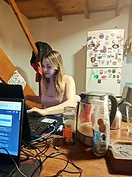 Snapshot of Elnonoykeila77 chatting on September 9, 2025, 11:47 pm Elnonoykeila77 online show from September 9, 2025, 11:47 pm