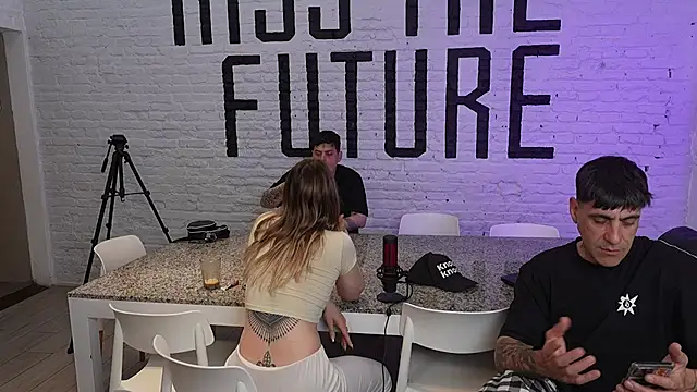 Snapshot of Elnonoykeila77 chatting on September 28, 2025, 10:17 pm Elnonoykeila77 online show from September 28, 2025, 10:17 pm