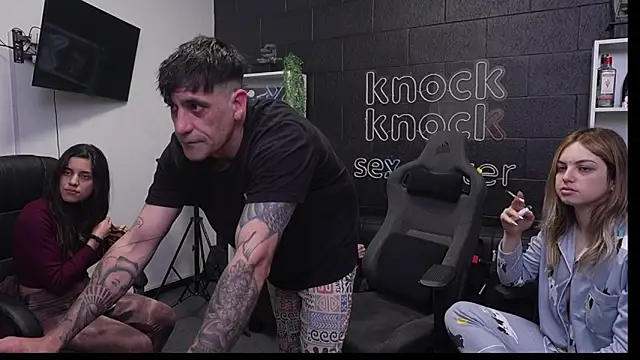 Snapshot of Elnonoykeila77 chatting on September 21, 2025, 4:01 pm Elnonoykeila77 online show from September 21, 2025, 4:01 pm