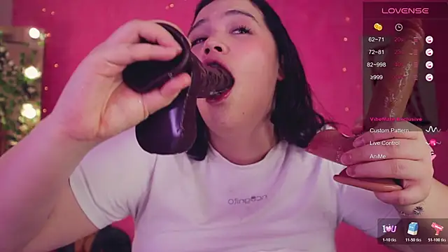 Snapshot of Chery_Lady22 chatting on December 20, 2025, 8:17 am Chery Lady22 online show from December 20, 2025, 8:17 am