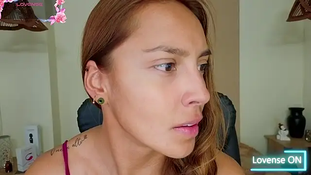 AnisiaFarina online show from October 21, 2025, 11:20 am