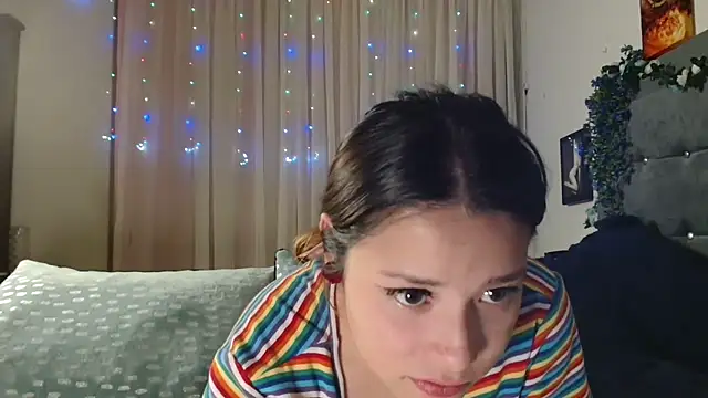 Snapshot of 3littleschoolteens chatting on November 13, 2025, 5:11 am 3littleschoolteens online show from November 13, 2025, 5:11 am