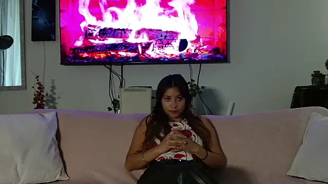 Snapshot of 3littleschoolteens chatting on September 18, 2025, 8:34 pm 3littleschoolteens online show from September 18, 2025, 8:34 pm