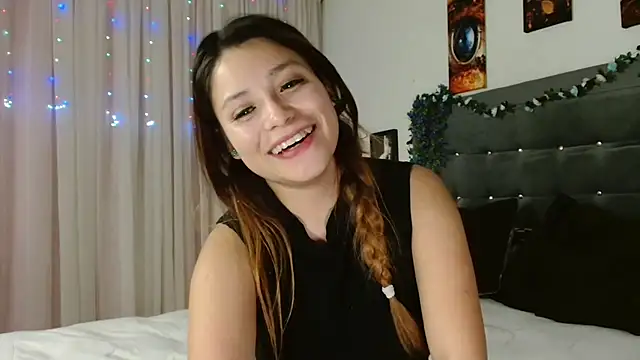 Snapshot of 3littleschoolteens chatting on November 11, 2025, 7:47 am 3littleschoolteens online show from November 11, 2025, 7:47 am