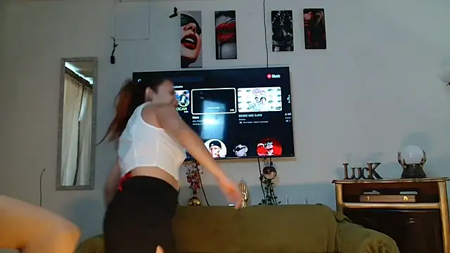 Snapshot of 3littleschoolteens chatting on November 6, 2025, 6:01 pm 3littleschoolteens online show from November 6, 2025, 6:01 pm