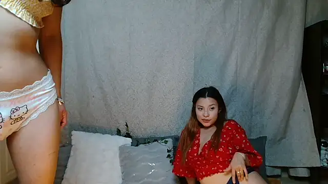 Snapshot of 3littleschoolteens chatting on October 26, 2025, 7:53 am 3littleschoolteens online show from October 26, 2025, 7:53 am