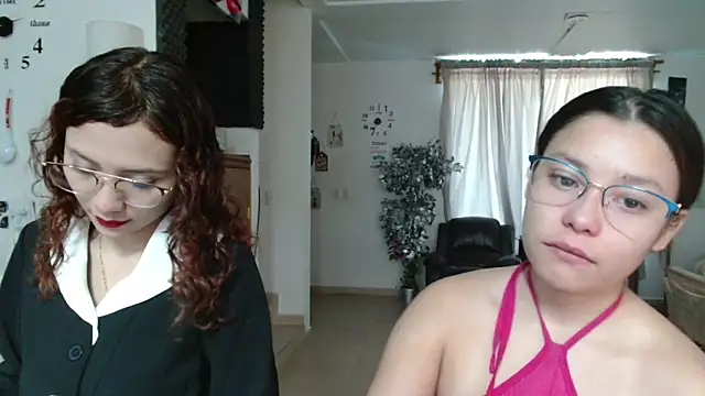 Snapshot of 3littleschoolteens chatting on October 2, 2025, 5:38 pm 3littleschoolteens online show from October 2, 2025, 5:38 pm