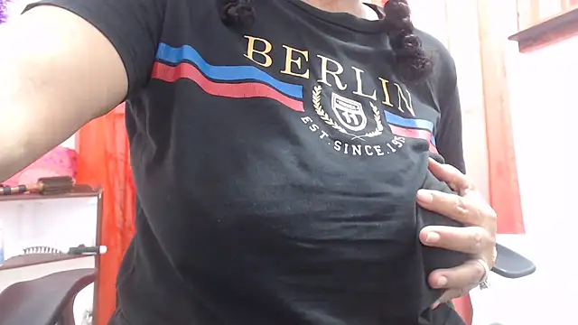 Snapshot of heyline_milf chatting on February 24, 2026, 2:34 am heyline milf online show from February 24, 2026, 2:34 am