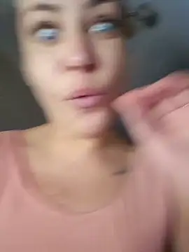 Keli Jessi online show from December 15, 2025, 1:06 pm