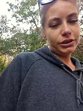 Keli Jessi online show from September 18, 2025, 1:14 pm