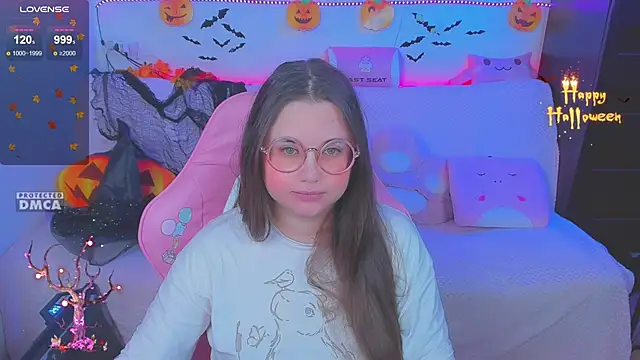 Lolisuccub online show from November 17, 2025, 4:33 pm